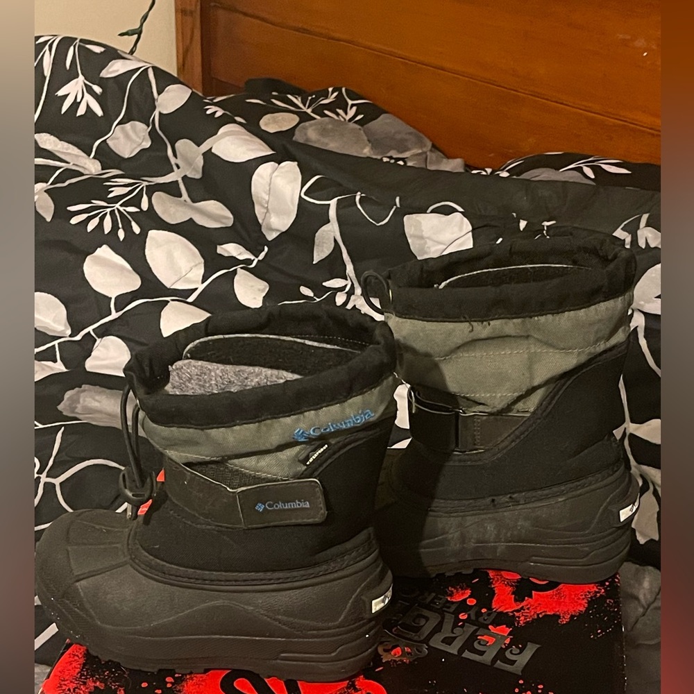 Boys Columbia winter boots